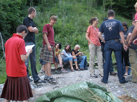 15 Einmal schauckeln frei, mit Schottenrock